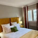 Front De Apartment *